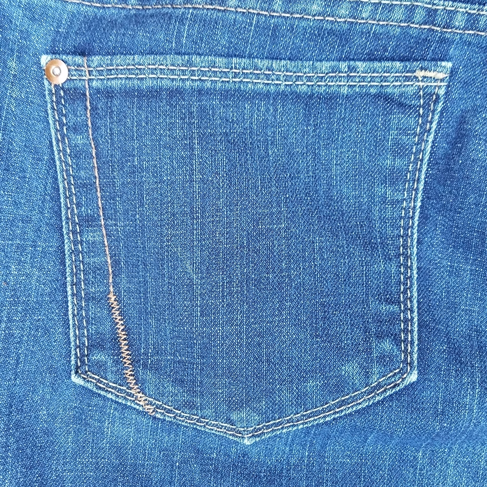 Old Navy 'The Flirt' Short, Mid-Rise, Boot-Cut & Stretch Dark Blue Jeans - 14 - Picture 12 of 12